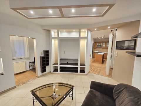 Eladó Ház 2225 Üllő , 4 szobás, önálló, gardróbos, cirkós, kiváló helyen