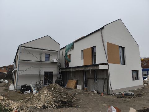 Eladó Lakás 2330 Dunaharaszti , Bezerédi lakóparkban újépítésű sorházi lakások