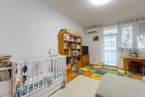 Eladó Lakás 1181 Budapest 18. kerület , Szent Lőrinc ltp.-n,kocka házban,1. emeleti, 2 szobás lakás