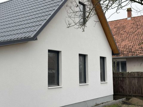 Eladó Ház 2376 Hernád , Csendes utcában