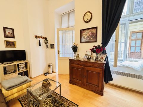 Kiadó Lakás 1088 Budapest 8. kerület BÚTOROZOTT LAKÁS KIADÓ ASTORIÁNÁL CSENDES UTCÁBAN