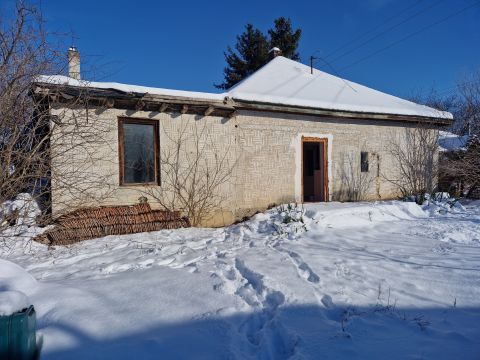 Eladó Ház 2723 Nyáregyháza Nyáregyháza Szent Imre telepen eladó 4406 m2-es telek házzal