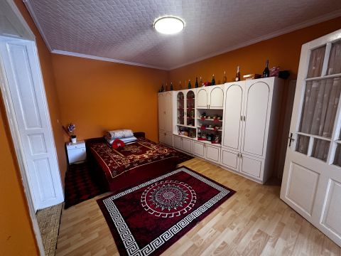 Eladó Ház 6087 Dunavecse , Nagy telekkel eladó Családi ház!