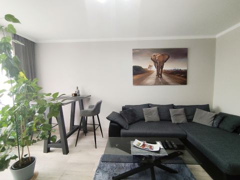 Kiadó Lakás 9400 Sopron , Jerevánon erkélyes lakás KIADÓ! 