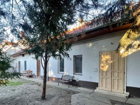 Eladó Ház 6000 Kecskemét Városközpontban családiház 