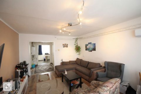 Eladó Lakás 6000 Kecskemét , 1.emeleti, 2,5 szobás, erkélyes lakás a Műkertvárosban