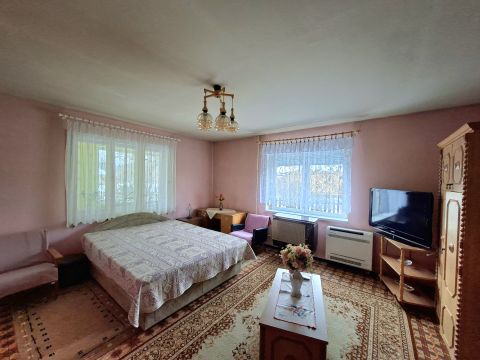 Eladó Ház 8123 Soponya , 90 m2- es 2 szobás családi ház garázzsal
