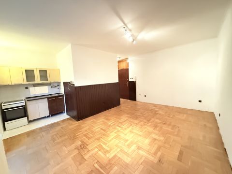 Eladó Lakás 1181 Budapest 18. kerület , Azonnal költözhető, kertre néző lakás, zárt parkolóval