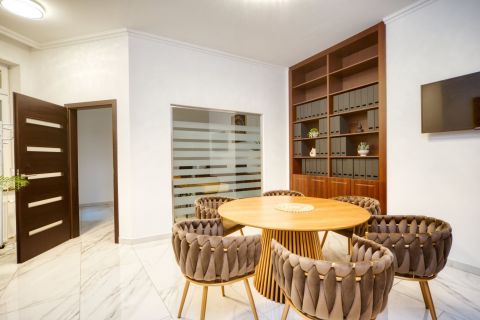 Kiadó Iroda 1055 Budapest 5. kerület , Kossuth Lajos Tér