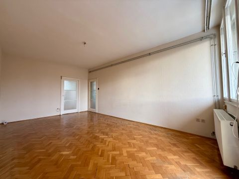 Eladó Lakás 1201 Budapest 20. kerület Szent Lőrinc Lakótelep szélén