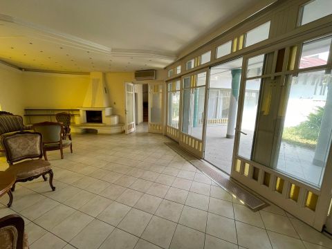 Eladó Ház 6000 Kecskemét , KURIÓZUM A BELVÁROSBAN! NAPPALI+5 SZOBA, MEDENCÉVEL!