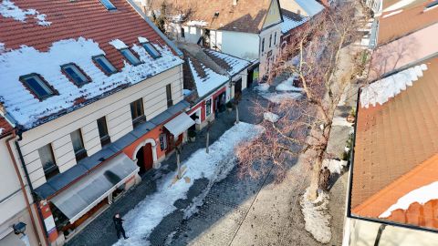 Eladó Ház 2000 Szentendre Eladó üzlethelyiség + lakás Szentendre fő utcáján.
