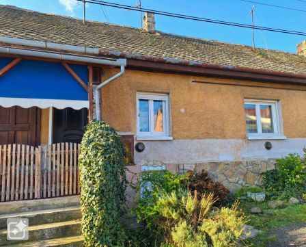 Eladó Lakás 7691 Pécs === Pécs-Vasason kis lakás kertrésszel ===