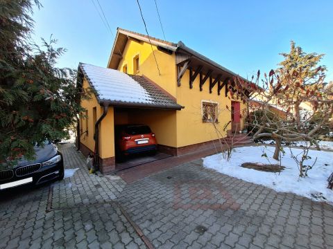 Eladó Ház 9028 Győr IGÉNYES CSALÁDI HÁZ, GARÁZZSAL, MEDENCÉVEL, KERTI TÓVAL!