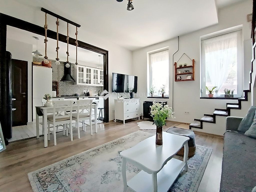 1041 Budapest 4. kerület , Saját kert, terasz, belső két szintes - nyugalom sziget — 1/17