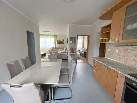 Kiadó Lakás 9700 Szombathely Oladon nappali+3 szobás, erkélyes lakás, parkolóval