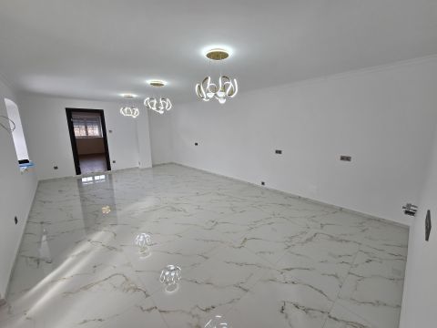 Eladó Ház 8136 Lajoskomárom , Felújított, 93 nm-es családi ház 