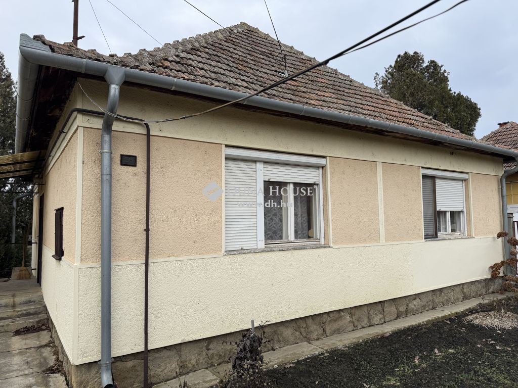5672 Murony , Zöldövezetben, kulturált utcában. — 1/19