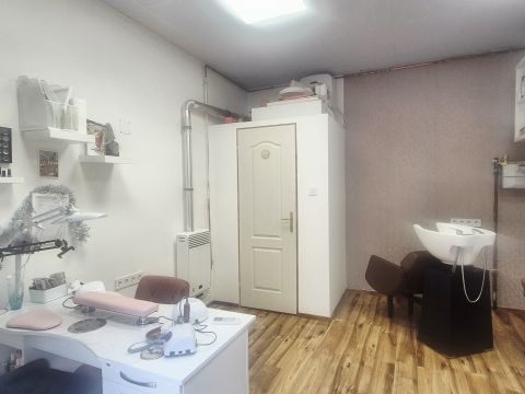 Eladó Üzlethelyiség 1142 Budapest 14. kerület TELJESEN FELÚJÍTOTT utcai üzlethelyiség, KIVÁLÓ KÖZLEKEDÉS