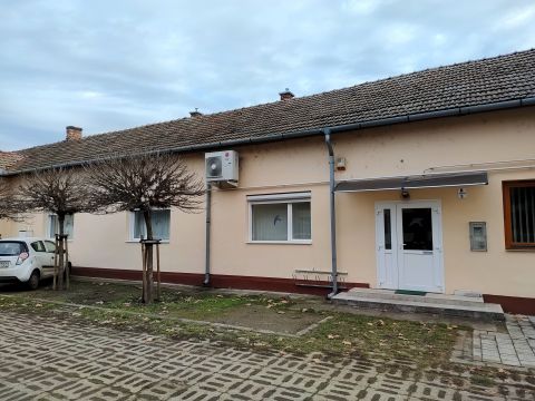 Eladó Iroda 5600 Békéscsaba 