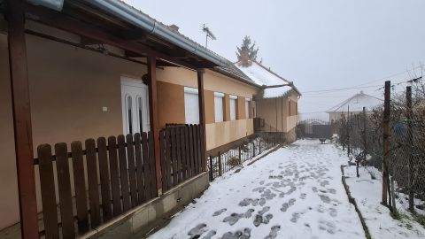 Eladó Ház 2184 Vácegres Kétgenerációs családi ház Vácegres szívében