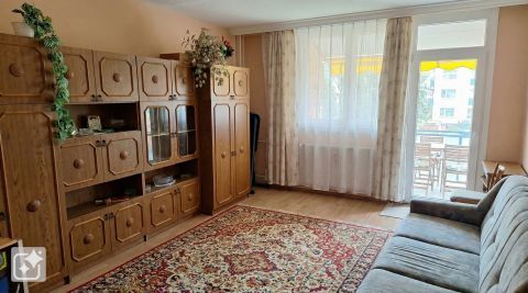 Eladó Lakás 6000 Kecskemét , Kecskemét Széchenyiváros magas fsz. 2 szobás erkélyes lakás