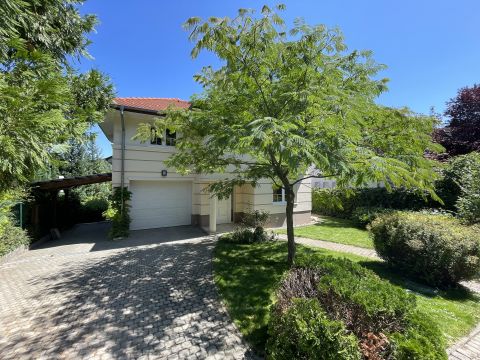 Eladó Ház 1029 Budapest 2. kerület , Csendes utcán a Máriaremetén 