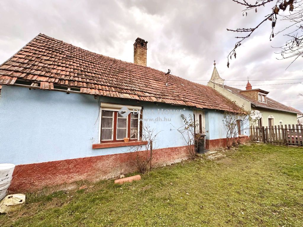 8271 Mencshely , csendes utcában — 1/9