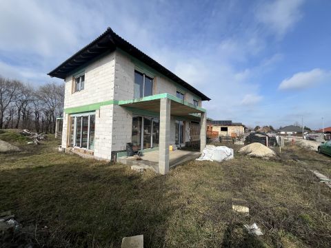 Eladó Ház 2366 Kakucs , új építésű családi házas övezet