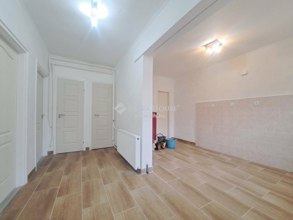5451 Öcsöd , csendes utcájában — 1/12