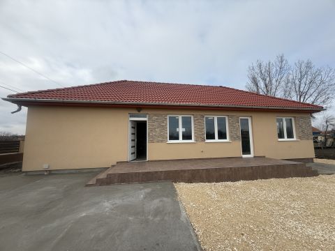 Eladó Ház 2747 Törtel 