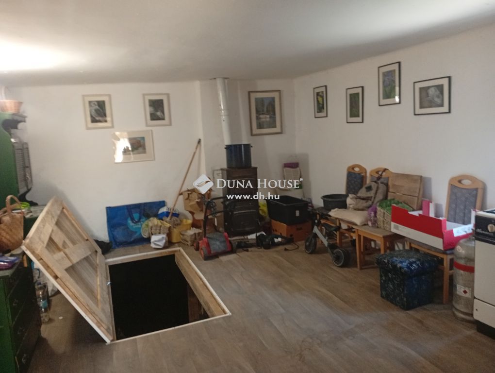 8051 Sárkeresztes , Jókai u. — 1/10