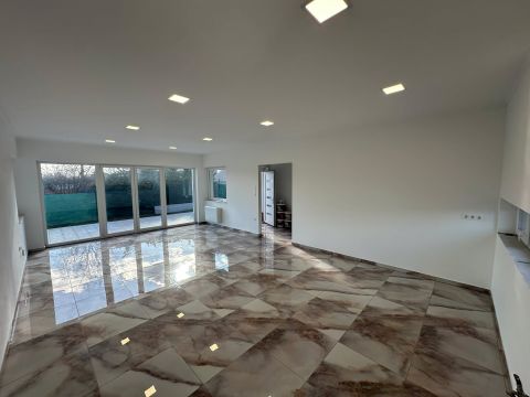 Eladó Ház 2730 Albertirsa Központi helyen