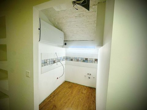 Eladó Iroda 1096 Budapest 9. kerület , Felújított Garzonok