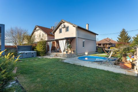 Eladó Ház 2142 Nagytarcsa 