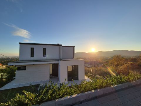 Eladó Ház 2000 Szentendre , Örökpanorámás, önálló családi ház Szentendrén eladó