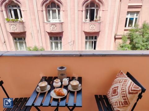 Eladó Lakás 1126 Budapest 12. kerület ERKÉLYES, NAPFÉNYES MAXIGARZON A DÉLINÉL