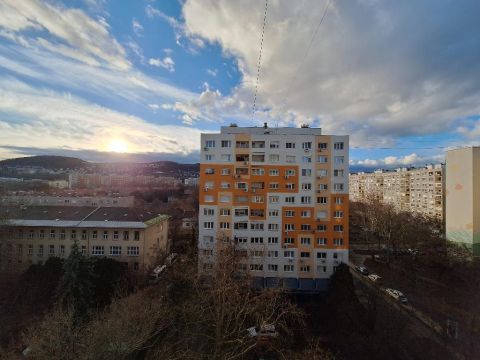 Eladó Lakás 1035 Budapest 3. kerület , 1035 Budapest 3, Csendes, nyugodt