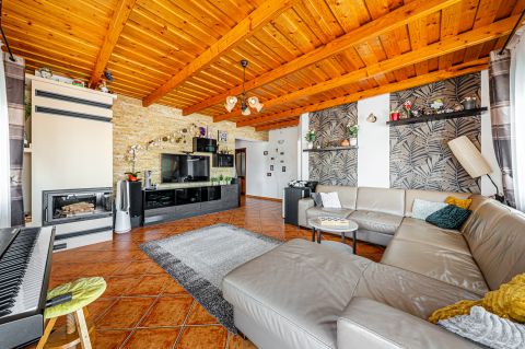 Eladó Ház 1188 Budapest 18. kerület Nappali + 3 hálószobás családi ház üzlethelyiséggel