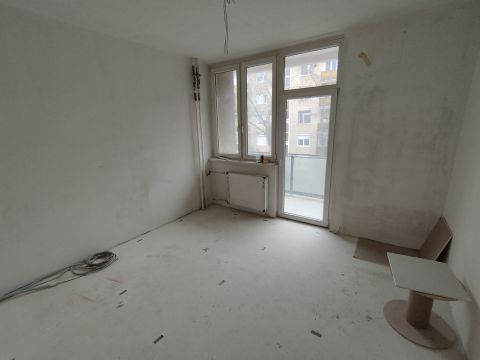 Eladó Lakás 2800 Tatabánya 