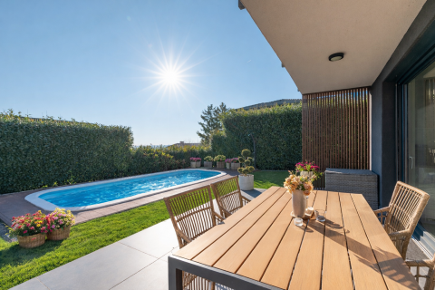 Eladó Ház 2040 Budaörs Nappali+4 hálós, medencés luxus bútorozozva a Törökugratón!