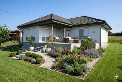 Eladó Ház 2086 Tinnye , Panorámás családi ház