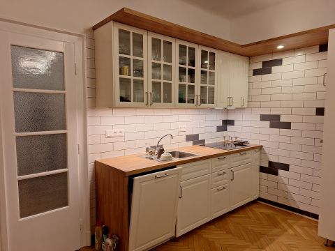 Kiadó Lakás 1011 Budapest 1. kerület Parlamentre néző, frissen felújított, polgári lakás 