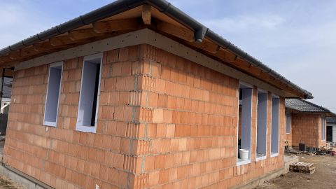 Eladó Ház 2335 Taksony Kert utca 