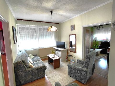 Eladó Ház 4287 Vámospércs , Központhoz közel