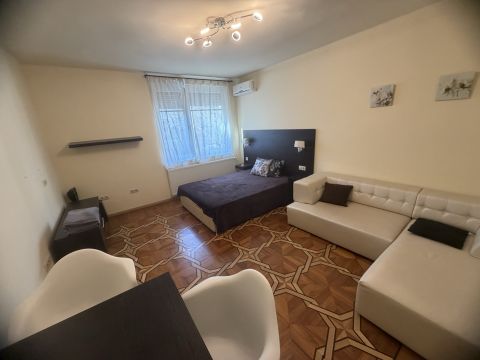 Kiadó Lakás 1014 Budapest 1. kerület 