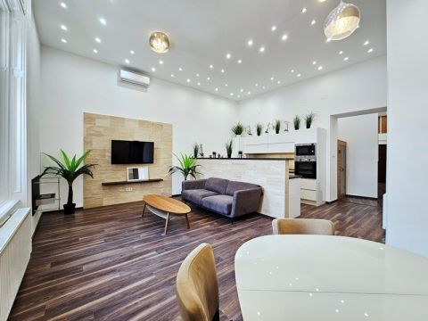 Eladó Lakás 1073 Budapest 7. kerület Nagykörúti szép házban elegáns, duplakomfortos lakás