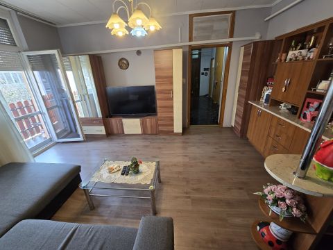 Eladó Lakás 2432 Szabadegyháza , Szabadegyháza-Ipartelep 4 szobás jó állapotú 80nm-es lakás