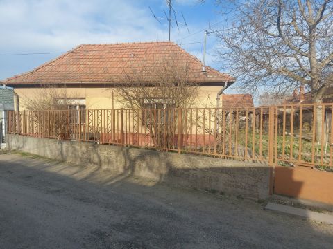 Eladó Ház 6070 Izsák 