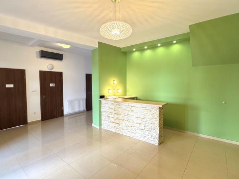 Kiadó Irodaépület 9700 Szombathely , Belváros közeli kiadó rendelő